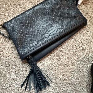 Navy Gigi New York crossbody purse
